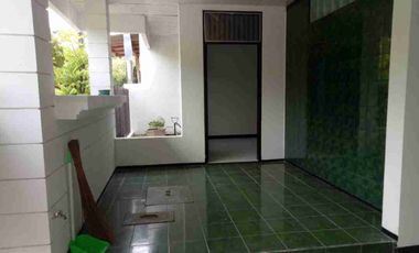 DISEWAKAN RUMAH 1,5 LANTAI WISMA PERMAI SIAP HUNI