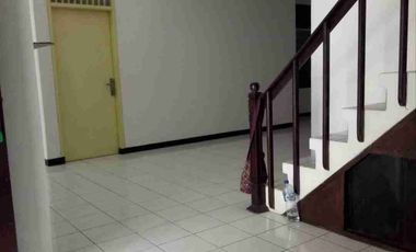 DISEWAKAN RUMAH 1,5 LANTAI WISMA PERMAI SIAP HUNI