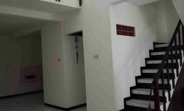 DISEWAKAN RUMAH 1,5 LANTAI WISMA PERMAI SIAP HUNI