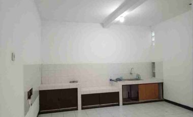 DISEWAKAN RUMAH 1,5 LANTAI WISMA PERMAI SIAP HUNI