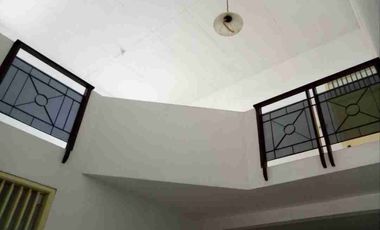 DISEWAKAN RUMAH 1,5 LANTAI WISMA PERMAI SIAP HUNI
