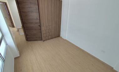 🏠 VENDO CASA ESQUINERA TRES PLANTAS. (San Antonio – Mitad del Mundo)