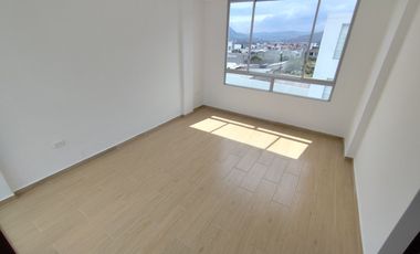 🏠 VENDO CASA ESQUINERA TRES PLANTAS. (San Antonio – Mitad del Mundo)