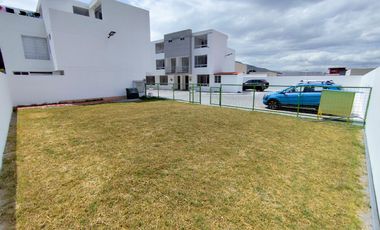 🏠 VENDO CASA ESQUINERA TRES PLANTAS. (San Antonio – Mitad del Mundo)