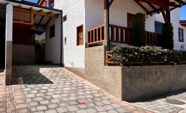 Casa de dos plantas en renta, Sector La Cerámica, Escalón de Tumbaco - Quito