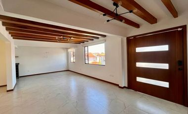 Casa de dos plantas en renta, Sector La Cerámica, Escalón de Tumbaco - Quito