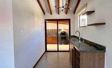 Casa de dos plantas en renta, Sector La Cerámica, Escalón de Tumbaco - Quito