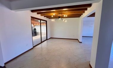 Casa de dos plantas en renta, Sector La Cerámica, Escalón de Tumbaco - Quito