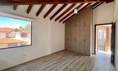 Casa de dos plantas en renta, Sector La Cerámica, Escalón de Tumbaco - Quito