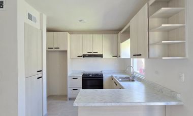 BONITA CASA DE RENTA EN CERRADA QUEBEC DISPONIBLE 20 DE JUNIO