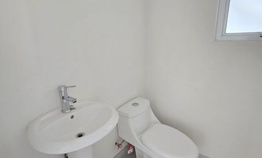 BONITA CASA DE RENTA EN CERRADA QUEBEC DISPONIBLE 20 DE JUNIO