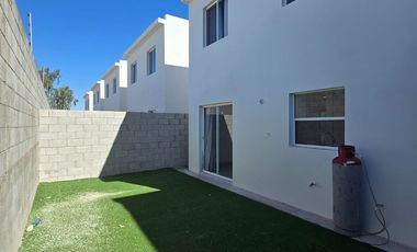 BONITA CASA DE RENTA EN CERRADA QUEBEC DISPONIBLE 20 DE JUNIO
