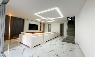 Amoblado ESPECTACULAR Casa Envigado 3 niveles