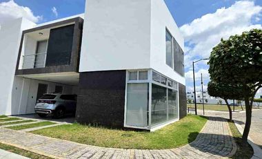 Casa en esquina de 2 habitaciones