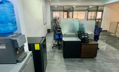 Casa con uso habitacional/comercial en venta, 3 niveles y roof garden