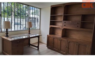 Casa de Venta Cumbaya Urb. Privada La Católica, Oportunidad