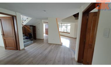 Casa de Venta Cumbaya Urb. Privada La Católica, Oportunidad