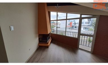 Casa de Venta Cumbaya Urb. Privada La Católica, Oportunidad