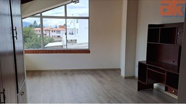 Casa de Venta Cumbaya Urb. Privada La Católica, Oportunidad