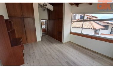 Casa de Venta Cumbaya Urb. Privada La Católica, Oportunidad
