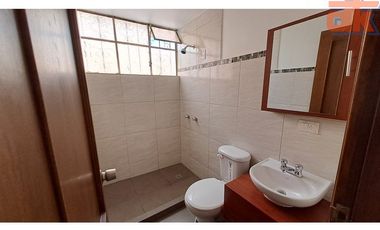 Casa de Venta Cumbaya Urb. Privada La Católica, Oportunidad