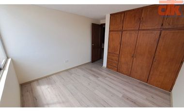 Casa de Venta Cumbaya Urb. Privada La Católica, Oportunidad