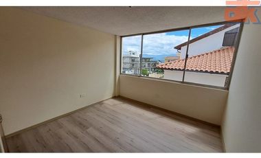 Casa de Venta Cumbaya Urb. Privada La Católica, Oportunidad
