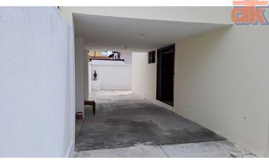 Casa de Venta Cumbaya Urb. Privada La Católica, Oportunidad