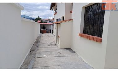 Casa de Venta Cumbaya Urb. Privada La Católica, Oportunidad