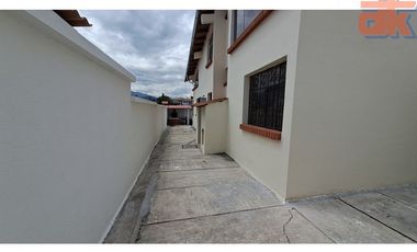 Casa de Venta Cumbaya Urb. Privada La Católica, Oportunidad