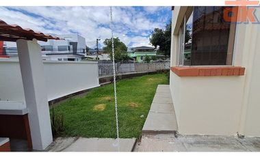 Casa de Venta Cumbaya Urb. Privada La Católica, Oportunidad