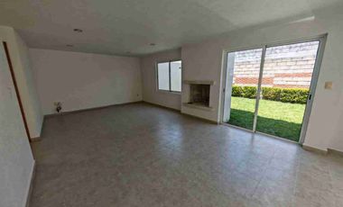 CASA EN RENTA EN METEPEC. RESIDENCIAL EL CASTAÑO 2. A UNOS MINUTOS DEL TREN INTERURBANO