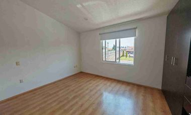 CASA EN RENTA EN METEPEC. RESIDENCIAL EL CASTAÑO 2. A UNOS MINUTOS DEL TREN INTERURBANO