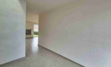 CASA EN RENTA EN METEPEC. RESIDENCIAL EL CASTAÑO 2. A UNOS MINUTOS DEL TREN INTERURBANO