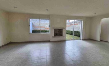 CASA EN RENTA EN METEPEC. RESIDENCIAL EL CASTAÑO 2. A UNOS MINUTOS DEL TREN INTERURBANO