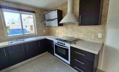CASA EN RENTA EN METEPEC. RESIDENCIAL EL CASTAÑO 2. A UNOS MINUTOS DEL TREN INTERURBANO