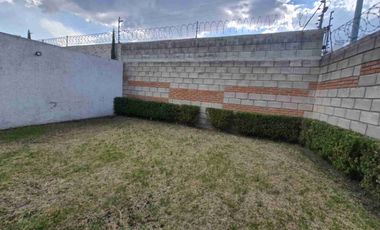 CASA EN RENTA EN METEPEC. RESIDENCIAL EL CASTAÑO 2. A UNOS MINUTOS DEL TREN INTERURBANO