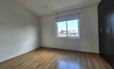 CASA EN RENTA EN METEPEC. RESIDENCIAL EL CASTAÑO 2. A UNOS MINUTOS DEL TREN INTERURBANO