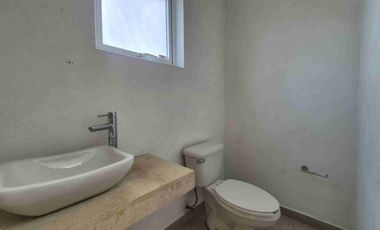 CASA EN RENTA EN METEPEC. RESIDENCIAL EL CASTAÑO 2. A UNOS MINUTOS DEL TREN INTERURBANO