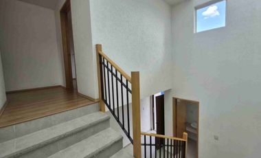 CASA EN RENTA EN METEPEC. RESIDENCIAL EL CASTAÑO 2. A UNOS MINUTOS DEL TREN INTERURBANO
