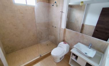 🏠 VENDO CASA TRES PLANTAS. (San Antonio – Mitad del Mundo)