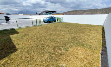 🏠 VENDO CASA TRES PLANTAS. (San Antonio – Mitad del Mundo)