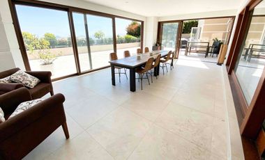 Exclusivo departamento de gran tamaño con 750 m² totales y 407 m² útiles, diseñado para quienes buscan amplitud