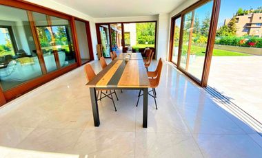 Exclusivo departamento de gran tamaño con 750 m² totales y 407 m² útiles, diseñado para quienes buscan amplitud