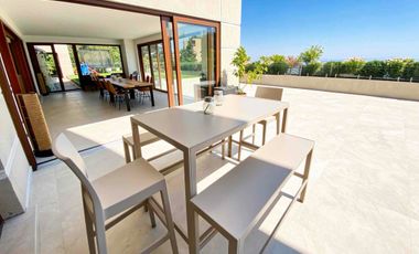 Exclusivo departamento de gran tamaño con 750 m² totales y 407 m² útiles, diseñado para quienes buscan amplitud