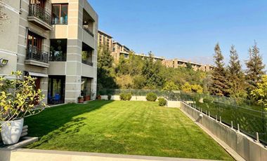 Exclusivo departamento de gran tamaño con 750 m² totales y 407 m² útiles, diseñado para quienes buscan amplitud
