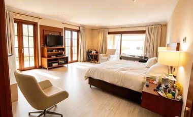 Exclusivo departamento de gran tamaño con 750 m² totales y 407 m² útiles, diseñado para quienes buscan amplitud