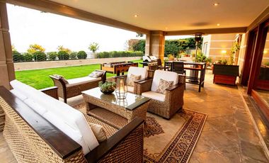 Exclusivo departamento de gran tamaño con 750 m² totales y 407 m² útiles, diseñado para quienes buscan amplitud