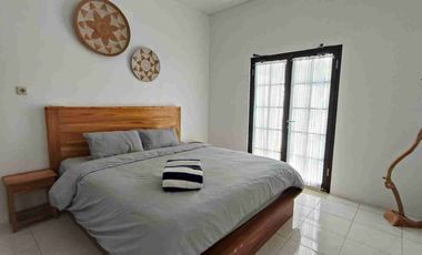 for rent villa with pool furnished bebas banjir