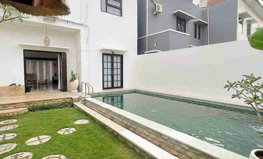 for rent villa with pool furnished bebas banjir